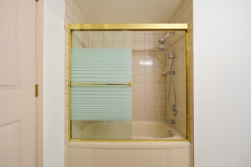9113 Briar Road, Burnaby, BC - Indoor Photo Showing Bathroom