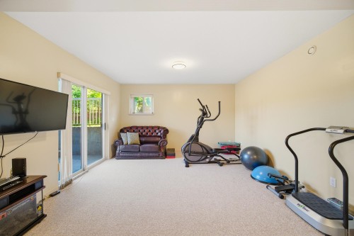 9113 Briar Road, Burnaby, BC - Indoor Photo Showing Gym Room