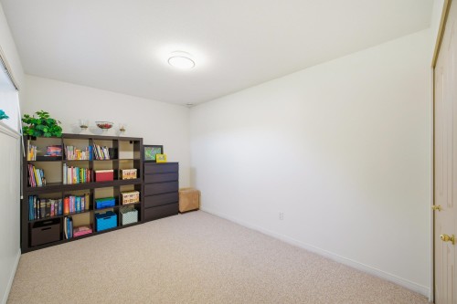 9113 Briar Road, Burnaby, BC - Indoor Photo Showing Other Room