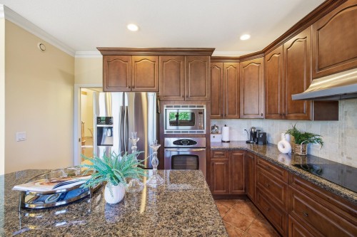 9113 Briar Road, Burnaby, BC - Indoor Photo Showing Kitchen