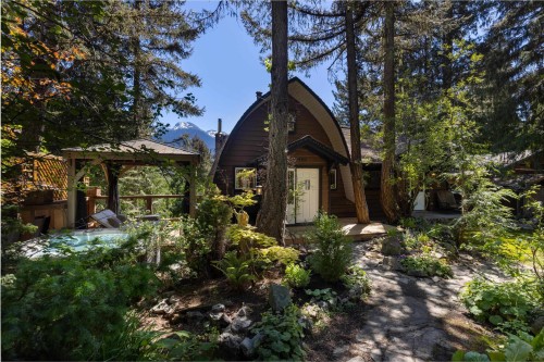 9480 Emerald Drive  Whistler, BC V8E 0G5