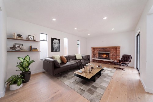 3974 10Th Avenue W, Vancouver, BC 