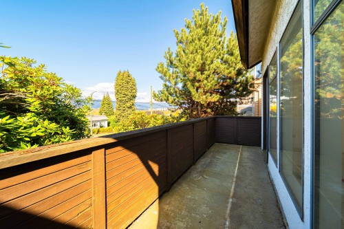 3974 10Th Avenue W, Vancouver, BC 