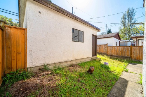 3974 10Th Avenue W, Vancouver, BC 