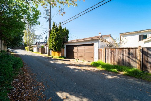 3974 10Th Avenue W, Vancouver, BC 