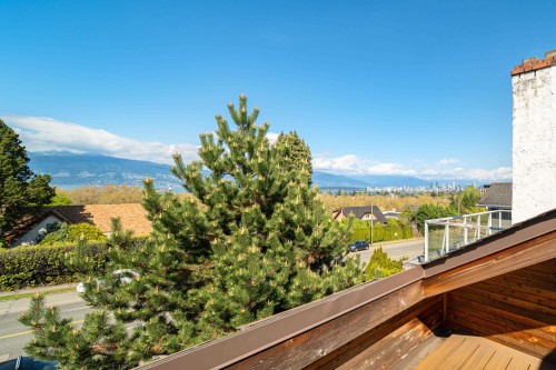 3974 10Th Avenue W, Vancouver, BC 