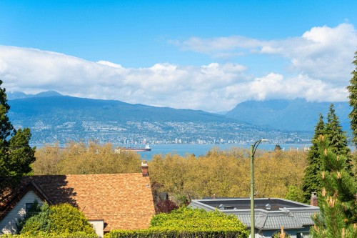3974 10Th Avenue W, Vancouver, BC 