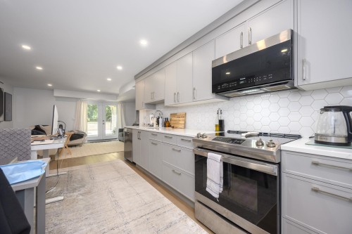 1047 Winslow Avenue, Coquitlam, BC 