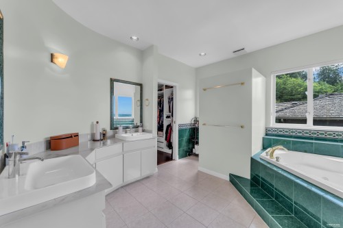 2589 Chairlift Road, West Vancouver, BC 