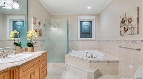 3395 Thompson Crescent, West Vancouver, BC - Indoor Photo Showing Bathroom