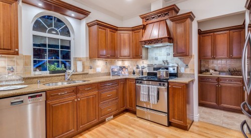 3395 Thompson Crescent, West Vancouver, BC 