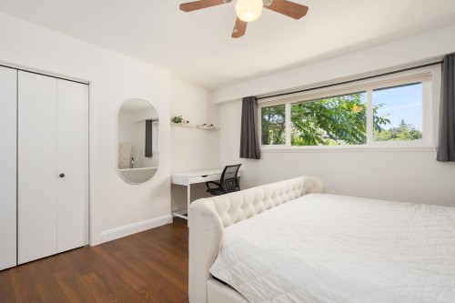 457 23Rd Street W, North Vancouver, BC 