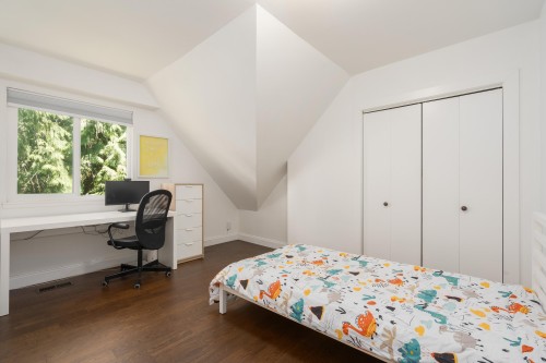 457 23Rd Street W, North Vancouver, BC 