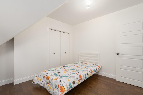 457 23Rd Street W, North Vancouver, BC 
