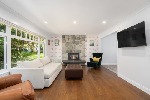 457 23Rd Street W, North Vancouver, BC 