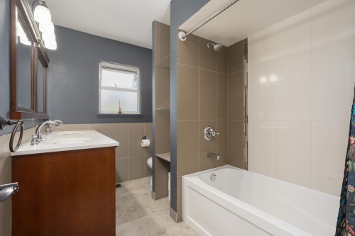 457 23Rd Street W, North Vancouver, BC 