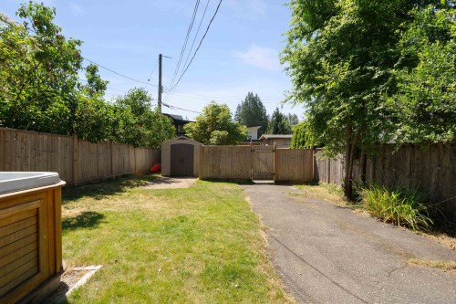 457 23Rd Street W, North Vancouver, BC 
