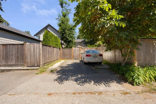 457 23Rd Street W, North Vancouver, BC 