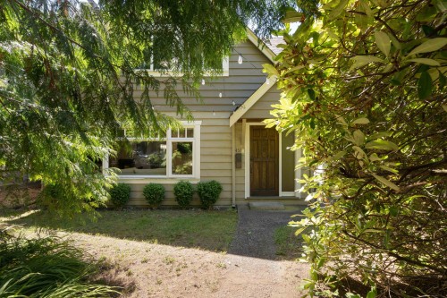 457 23Rd Street W, North Vancouver, BC 