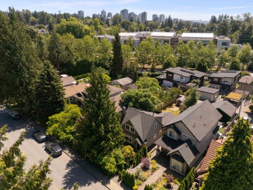 457 23Rd Street W, North Vancouver, BC 