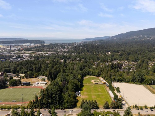 457 23Rd Street W, North Vancouver, BC 