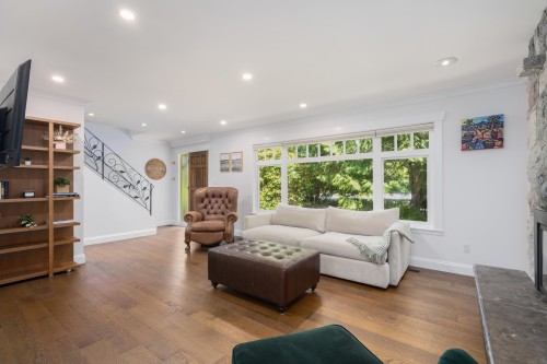 457 23Rd Street W, North Vancouver, BC 