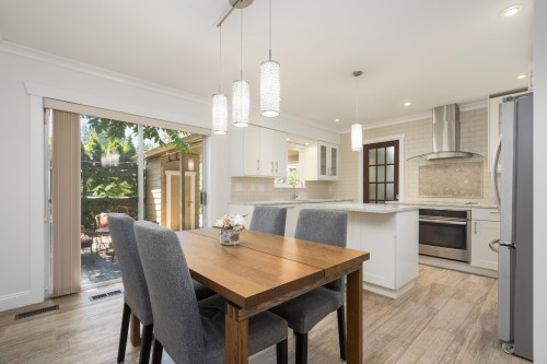 457 23Rd Street W, North Vancouver, BC 