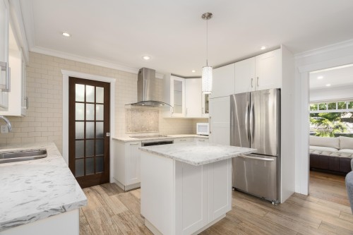 457 23Rd Street W, North Vancouver, BC 
