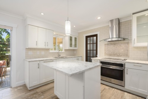 457 23Rd Street W, North Vancouver, BC 