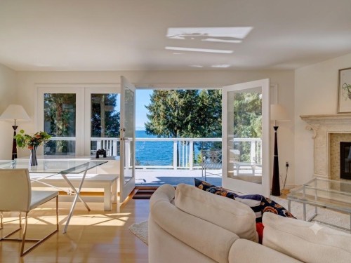 4947 Sunshine Coast Highway, Sechelt, BC - Indoor With Fireplace