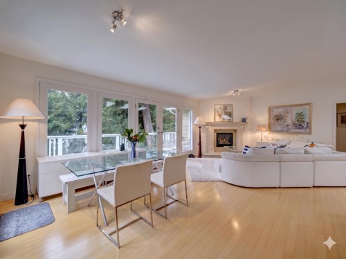 4947 Sunshine Coast Highway, Sechelt, BC - Indoor