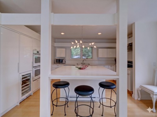 4947 Sunshine Coast Highway, Sechelt, BC - Indoor Photo Showing Kitchen