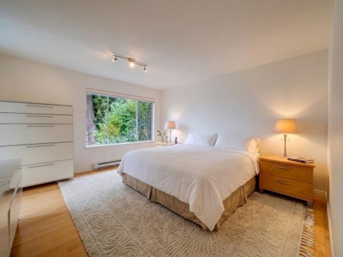 4947 Sunshine Coast Highway, Sechelt, BC - Indoor Photo Showing Bedroom