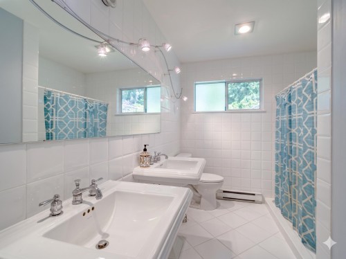 4947 Sunshine Coast Highway, Sechelt, BC - Indoor Photo Showing Bathroom