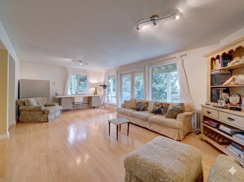 4947 Sunshine Coast Highway, Sechelt, BC - Indoor Photo Showing Living Room