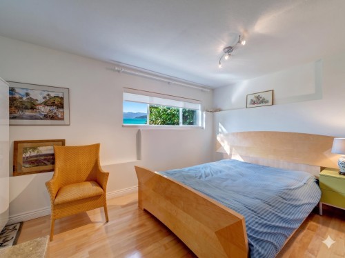 4947 Sunshine Coast Highway, Sechelt, BC - Indoor Photo Showing Bedroom