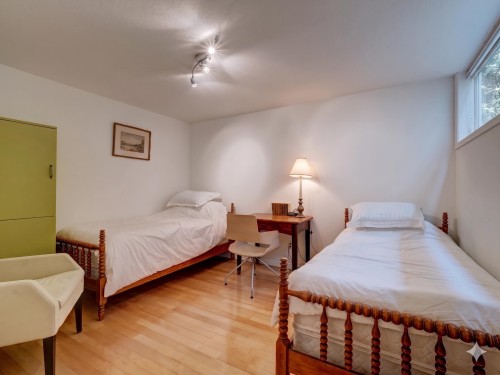 4947 Sunshine Coast Highway, Sechelt, BC - Indoor Photo Showing Bedroom