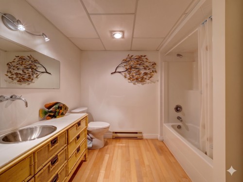 4947 Sunshine Coast Highway, Sechelt, BC - Indoor Photo Showing Bathroom