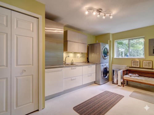 4947 Sunshine Coast Highway, Sechelt, BC - Indoor