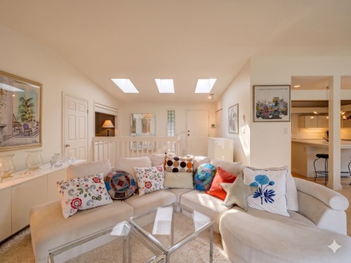 4947 Sunshine Coast Highway, Sechelt, BC - Indoor Photo Showing Living Room