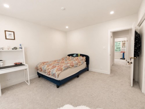 869 Clements Avenue, North Vancouver, BC - Indoor Photo Showing Bedroom