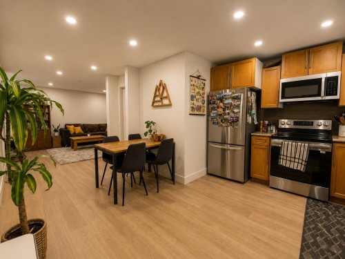 869 Clements Avenue, North Vancouver, BC - Indoor Photo Showing Kitchen