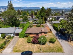 7864 Langley Street Burnaby, BC V3N 3Z8