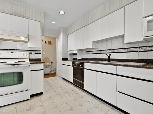 1106 Heywood Street, North Vancouver, BC 