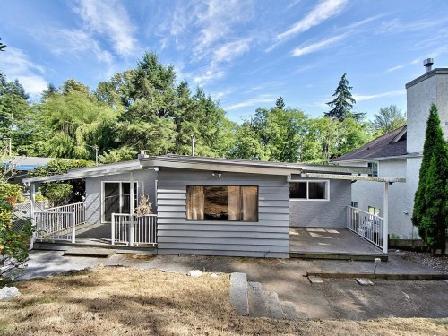 1106 Heywood Street, North Vancouver, BC 