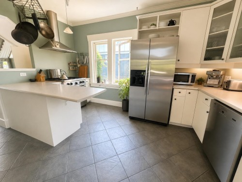 364 14Th Street E, North Vancouver, BC 