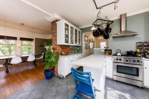 364 14Th Street E, North Vancouver, BC 
