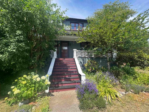364 14Th Street E, North Vancouver, BC 
