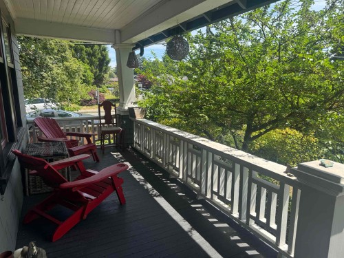 364 14Th Street E, North Vancouver, BC 