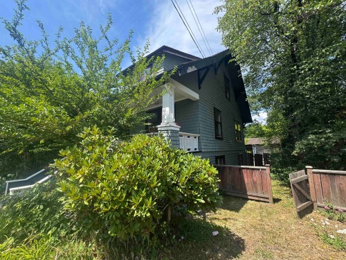 364 14Th Street E, North Vancouver, BC 